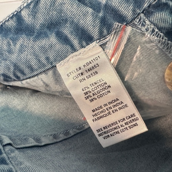 KUT from the Cloth Medium Wash Cotton Blend Wide leg Jeans. Size 6 NWT - Picture 12 of 13